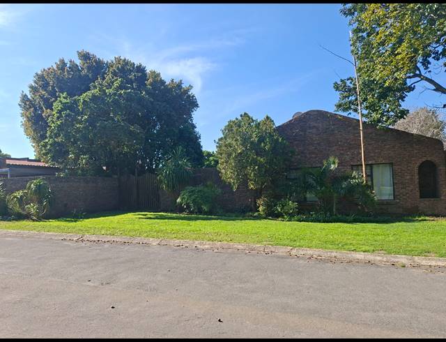 4 BEDROOM HOUSE FOR SALE IN BOSKLOOF